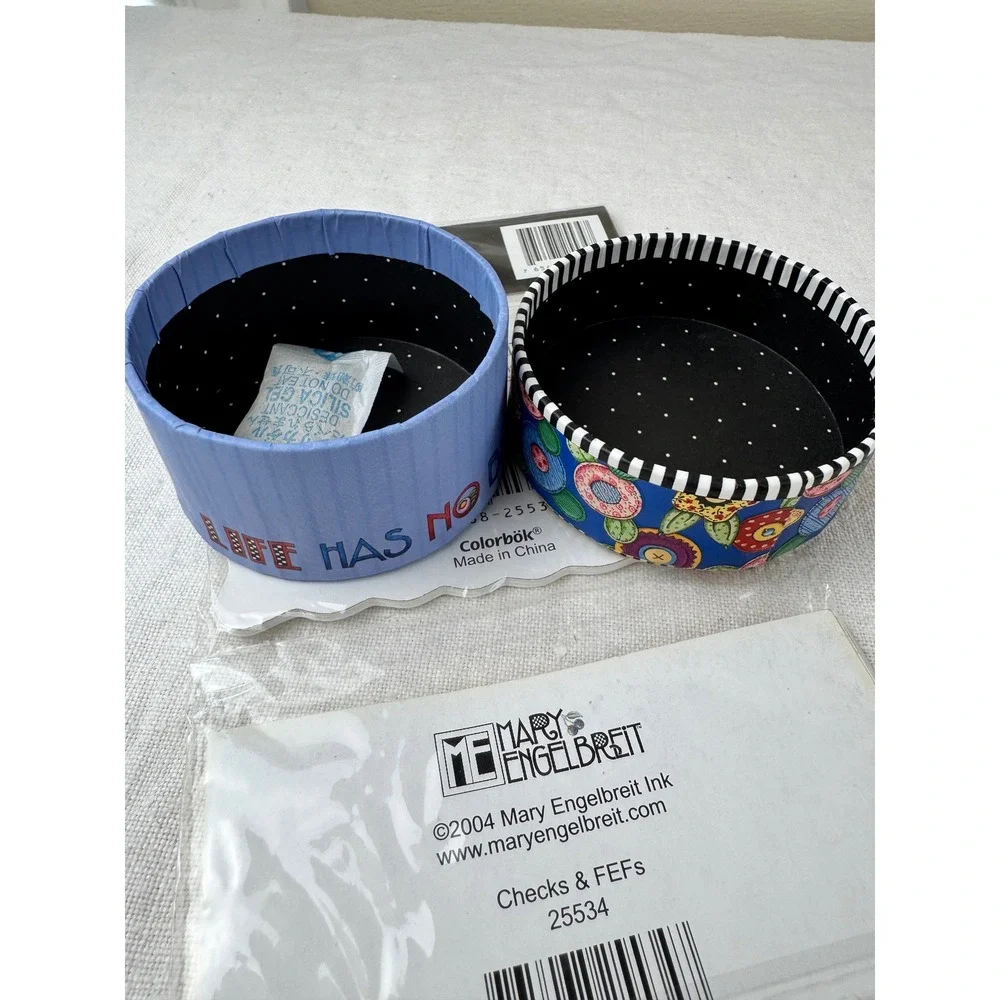 Mary Engelbreit Stationery Set Round Box and 2 Pack Self Stick Notes 2004